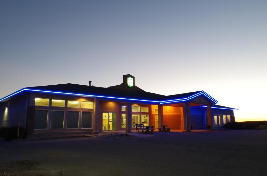 Bay Hill Inns & Suites Neepawa Exteriér fotografie