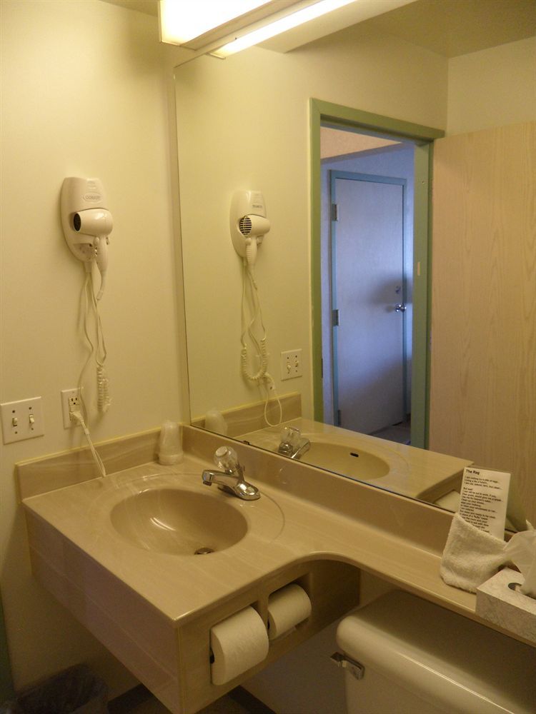 Bay Hill Inns & Suites Neepawa Exteriér fotografie