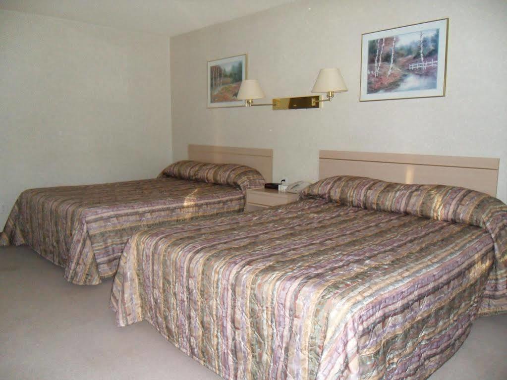 Bay Hill Inns & Suites Neepawa Exteriér fotografie