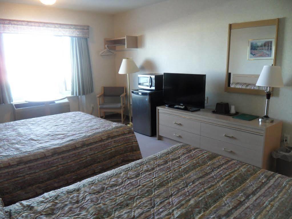 Bay Hill Inns & Suites Neepawa Exteriér fotografie